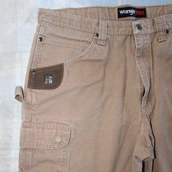Wrangler Men's Tan Cargo Shorts - Picture 2 of 16